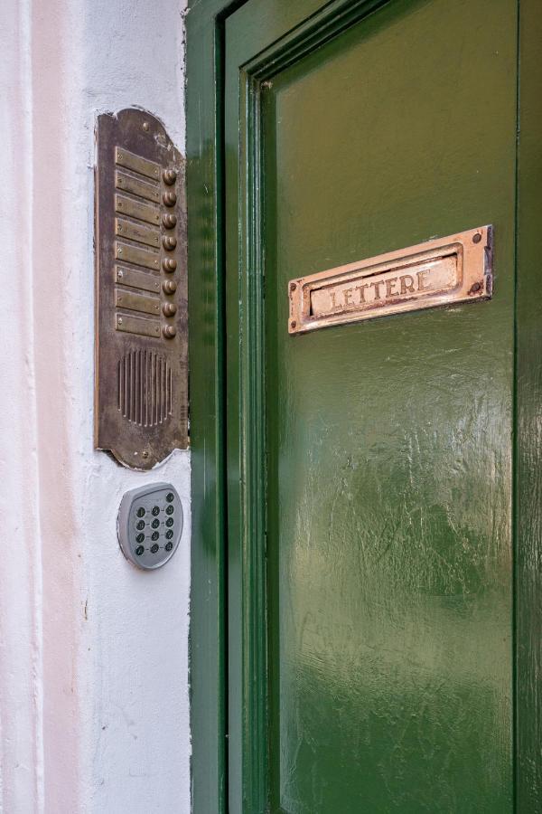 Intimo Ed Eclettico A Trastevere Lejlighed