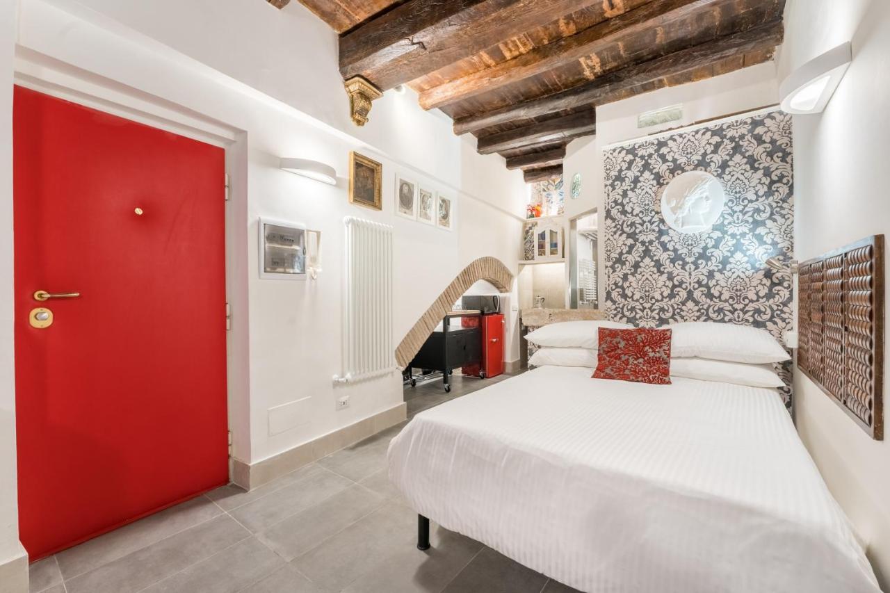 Intimo Ed Eclettico A Trastevere Lejlighed